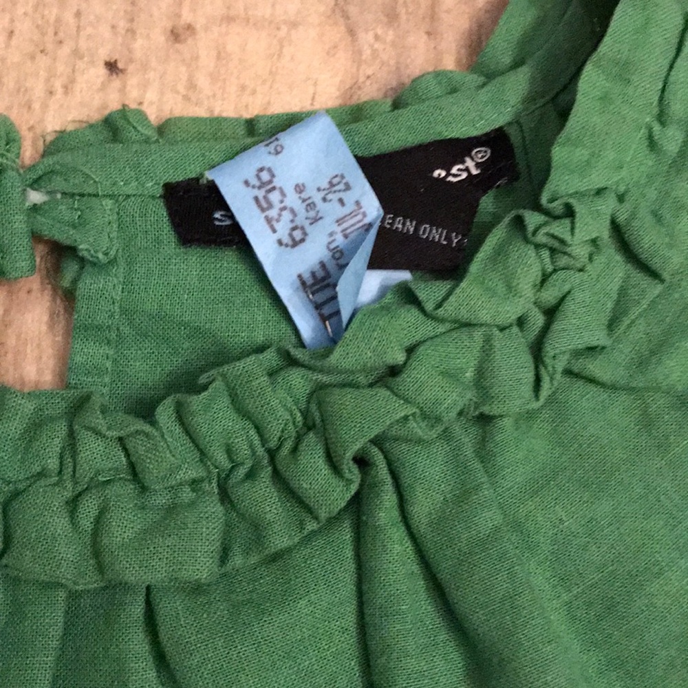 NWT Green Ruffle Tank Top - Picture 2 of 3